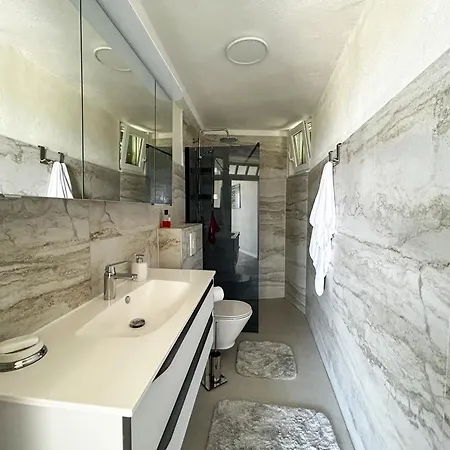 Apartment Josh Makarska